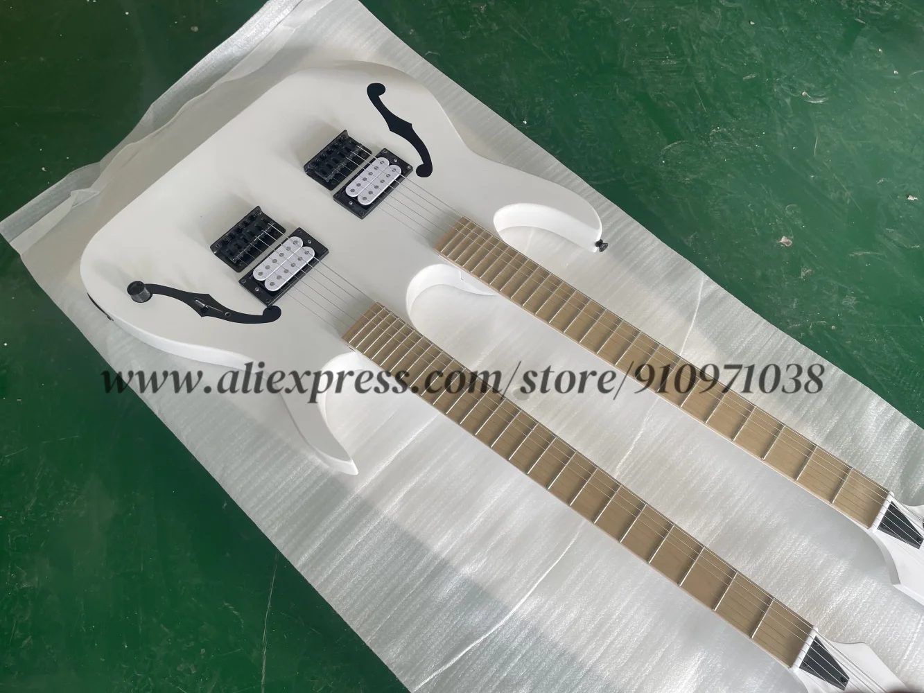 Double-headed white guitar, fixed bridge, white pickups, solid wood body, maple neck, black tuner, customizable