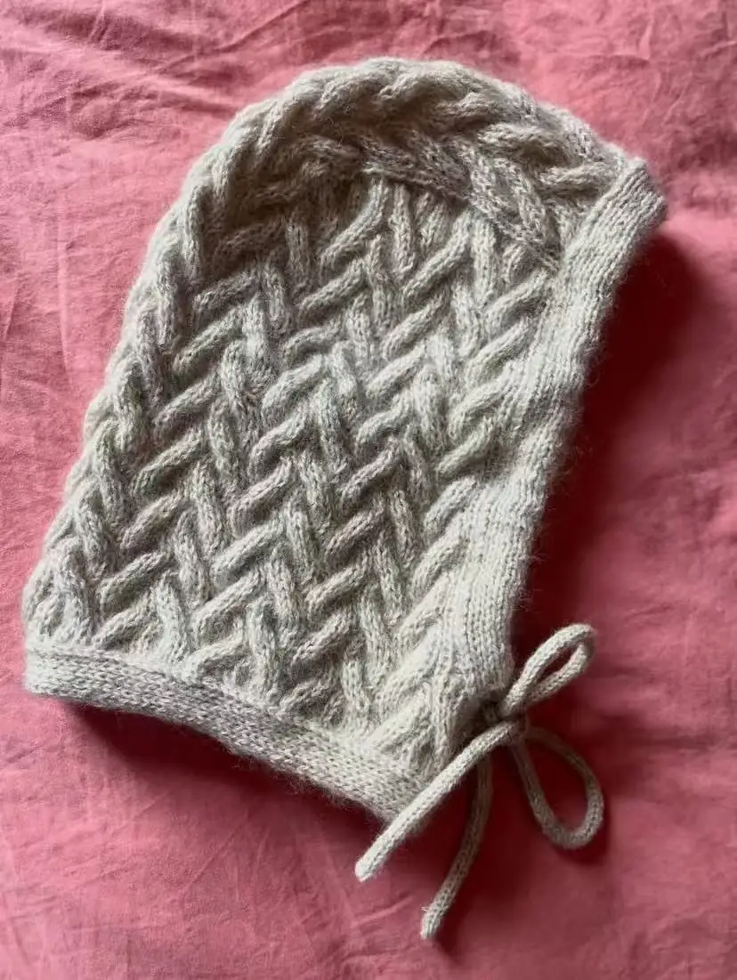 Ladies' autumn and winter warm ear protection, face highlighting, versatile retro knitted woolen hat, Korean version trend