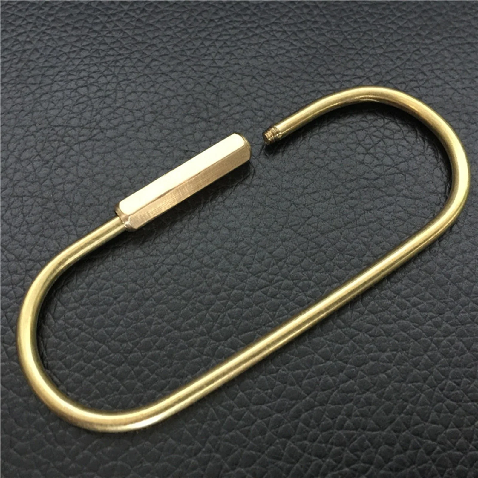 1PC Simple Brass Screw Locker Keychain 86.5x35mm Camping Carabiner Survival Camping Equipment Buckles Hooks Key Ring Accessories