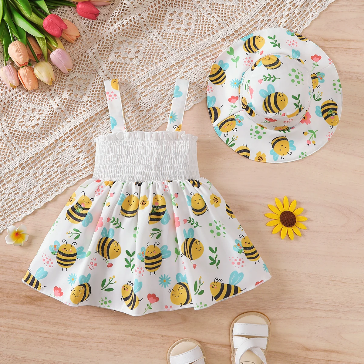 Baby-Mädchen-Kleid mit Cartoon-Bienen-Print, Trägerkleid + Hut, 2-teiliges Set, 0-3 Jahre, süßes Baby-Mädchen-Sommerkleid-Set, Babykleidung – Detail 1