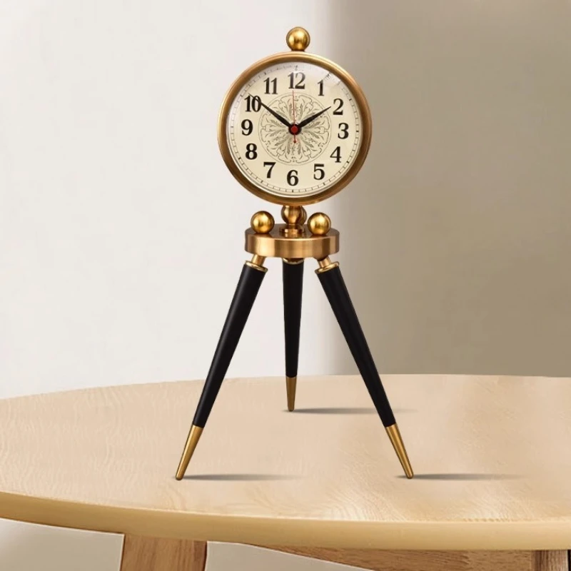 American Style Living Room Desk Clock European Style Tripod Mute Clock Watch Office Quartz Clock Restaurant Desktop Gadgets