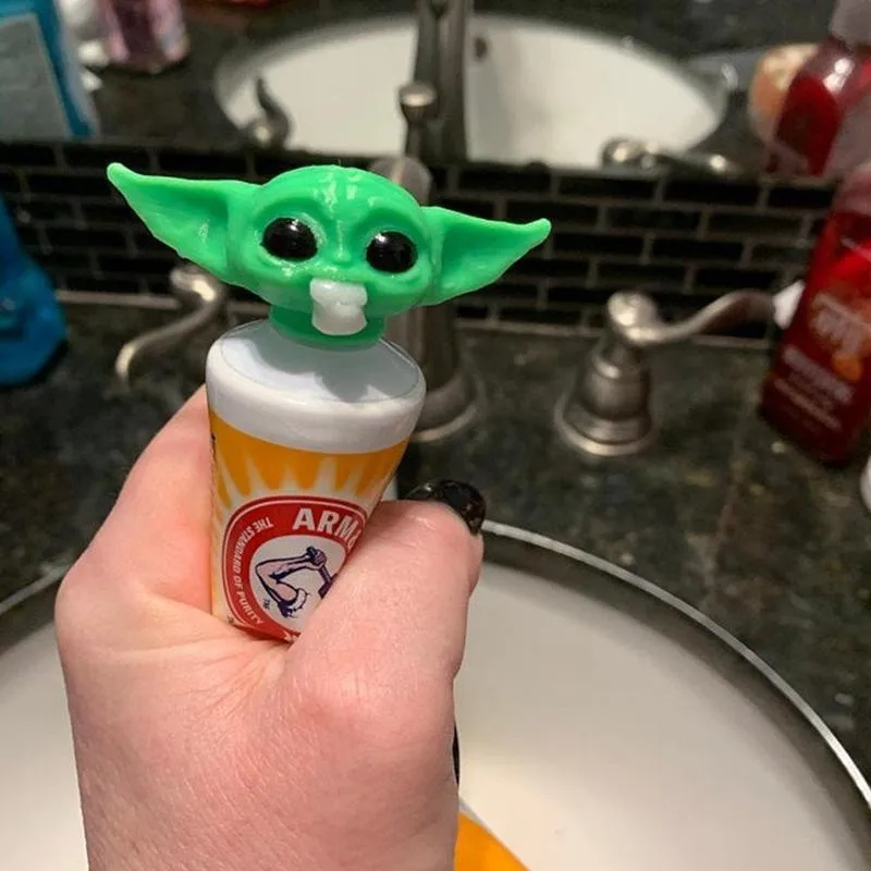 Disney-juguete creativo de Star Wars Para Niรฑos, muรฑeco Yoda de dibujos animados, herramienta de pasta de dientes, suministros de baรฑo divertidos,