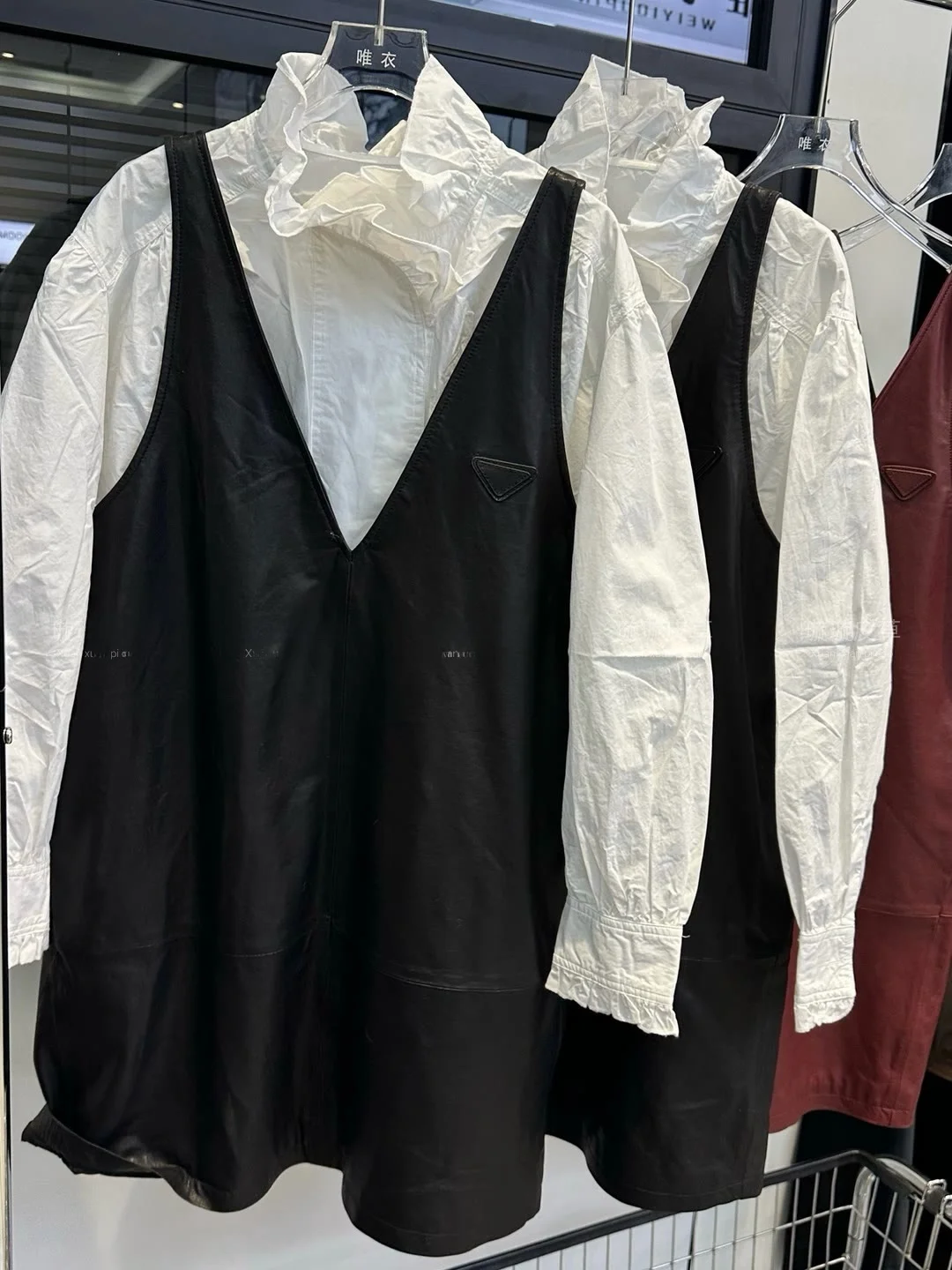 

Новая женская кожаная жилетка из овчины 2025 года: облегающий универсальный топ на молнии для подростков, повседневный модный стиль