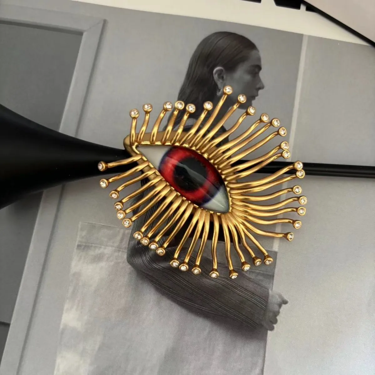 Europe American Fashion Designer Facial Features Eye Art Design Brooch Woman Luxury Accessories Jewelry