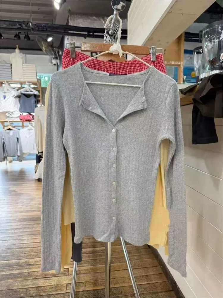 Sweet Gray Eyelet Slim Long Sleeve T-shirt Women Preppy Style O-neck Single Breasted Cotton Tee Shirts Vintage Simple Chic Tops