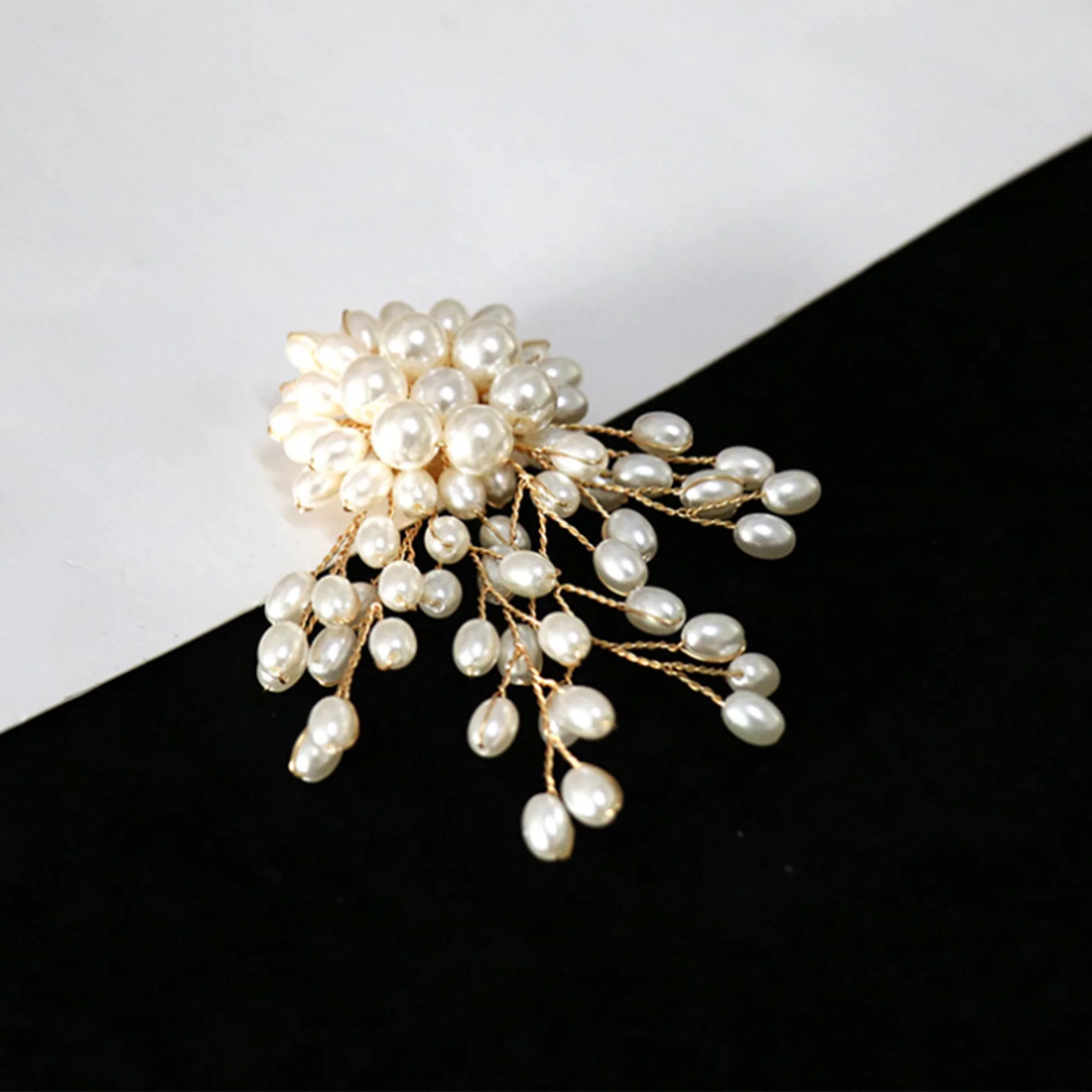 Exaggerated Elegant Pearl Flower Brooch Pin Badge for Women Girls Fashion Clothes Decoration Jewelry Gifts