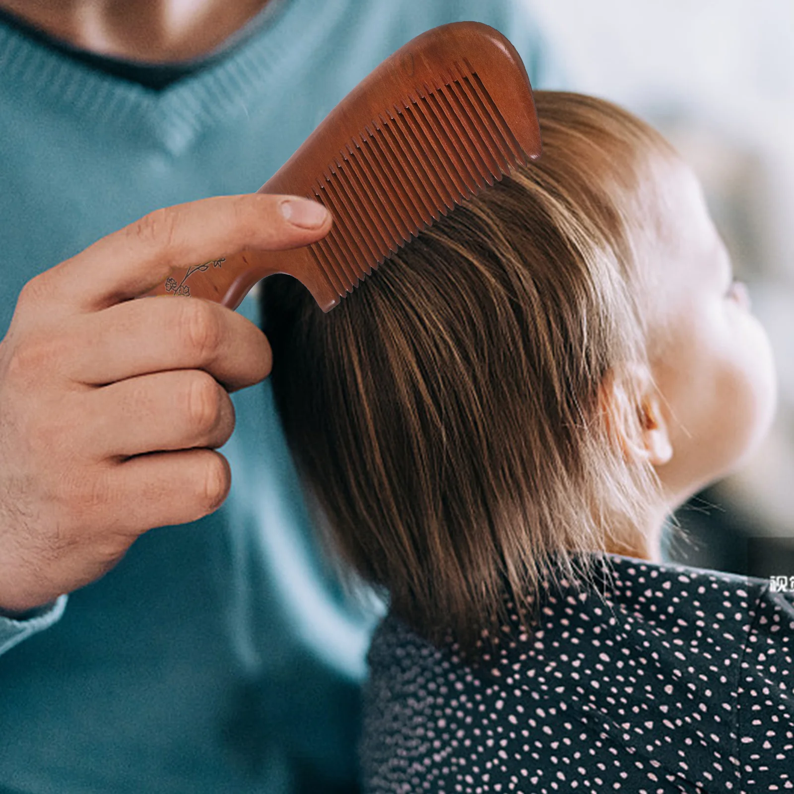 

Natural Sandalwood Thickened Carved Teeth Wooden Massage Comb For Scalp Stimulation Anti-Static Hair Styling Brush Wood Woman