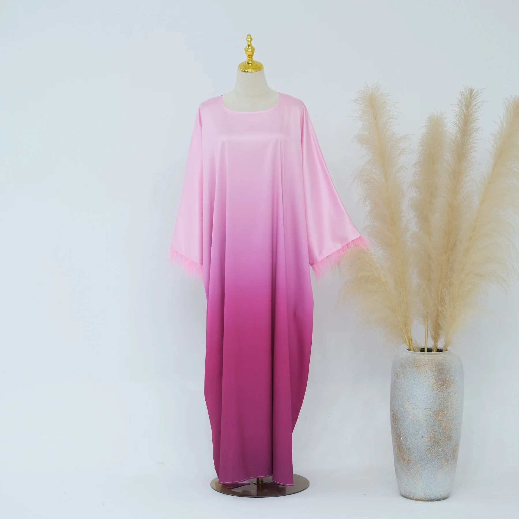 

Мусульманская мода Абая Халат Атласная Абая Крыло Летучей Мыши с Перьями Рукава Роскошные Мусульманские Омбре Фиолетовые Атласные Шелковые Абая