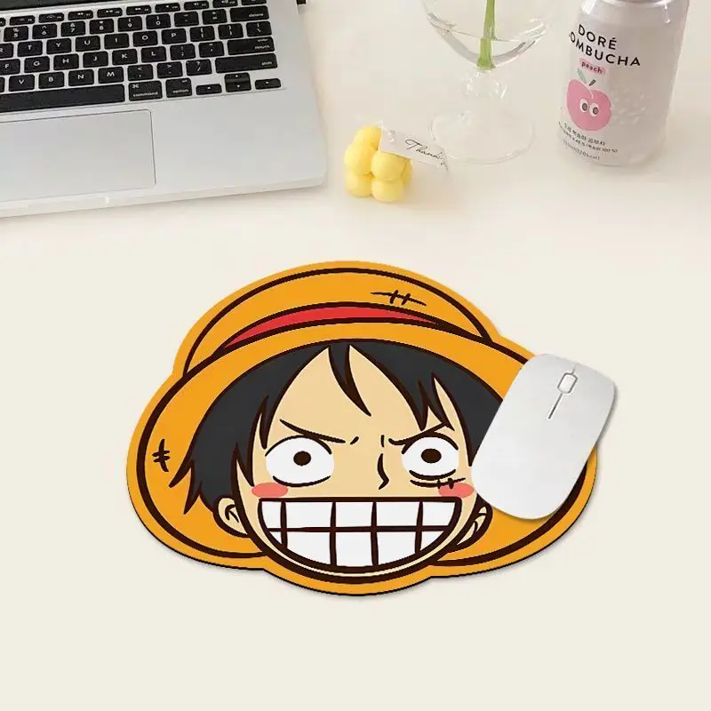 One Piece Luffy Mouse Pad, Small Computer Desk Mat, Office Alien Non-Slip Round Keyboard Pad, Cute Cartoon, Gift for Friends