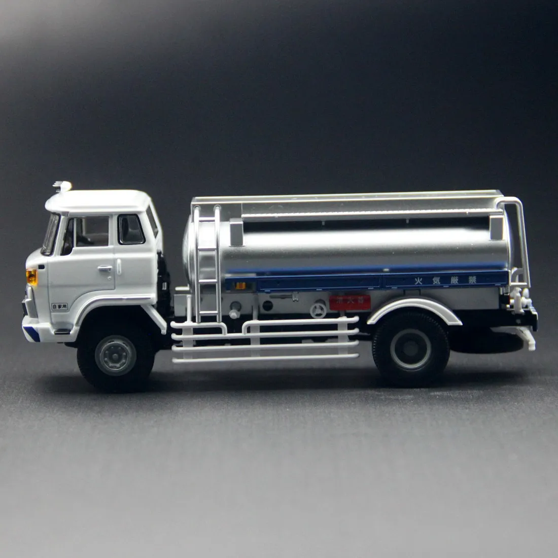 In Stock Tomica Limited Vintage Neo LV-N49c Hino KB314 Tank Truck White 1/64 Diecast Model