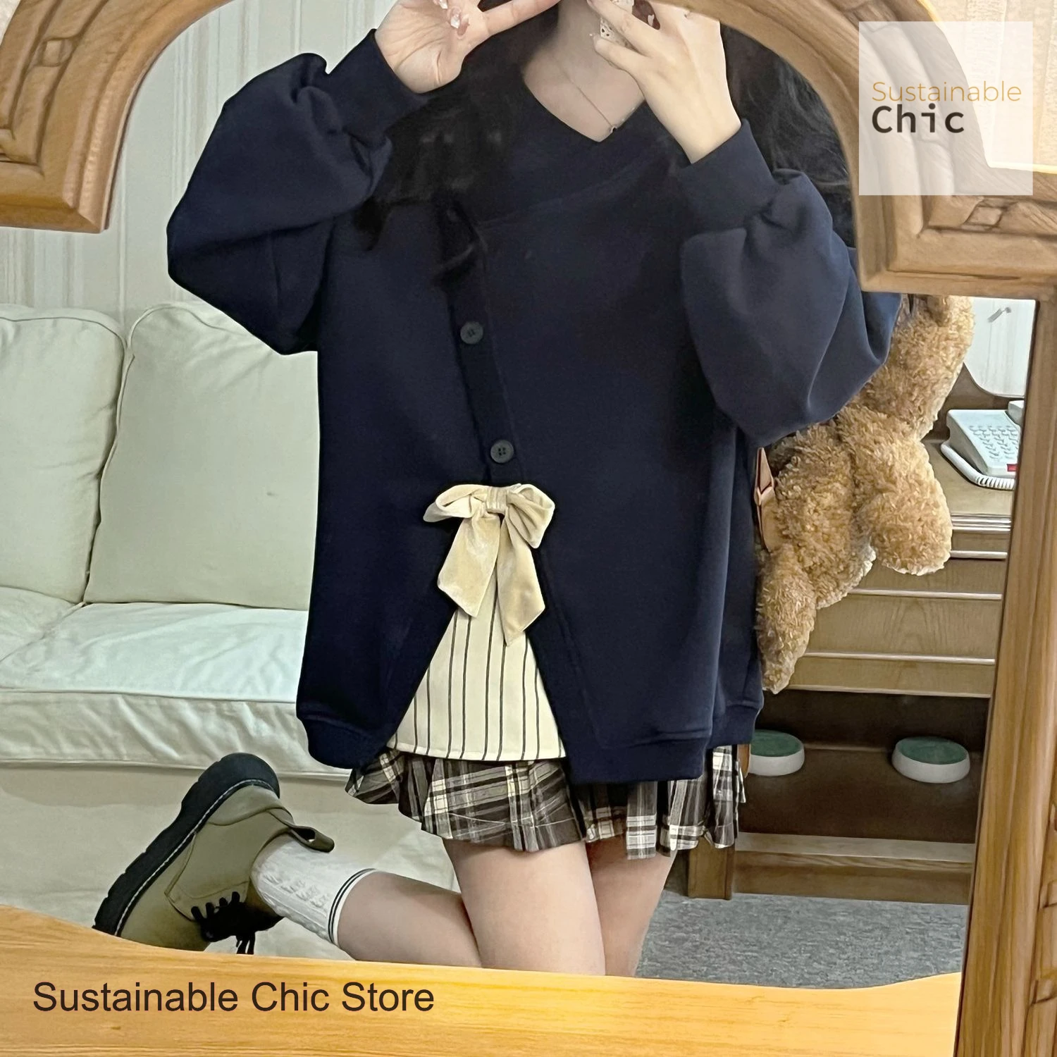 Blauer Pullover im französischen Stil in Übergröße mit unregelmäßigen Nähten für Damen im Herbst und Winter, neues lockeres, lässiges Joker-Oberteil im Modedesign.