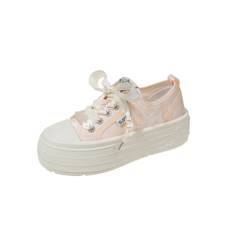 New Chinese style women\'s shoes for the summer of featuring embroidered prints, rhinestone ribbons, and breathable thick soles