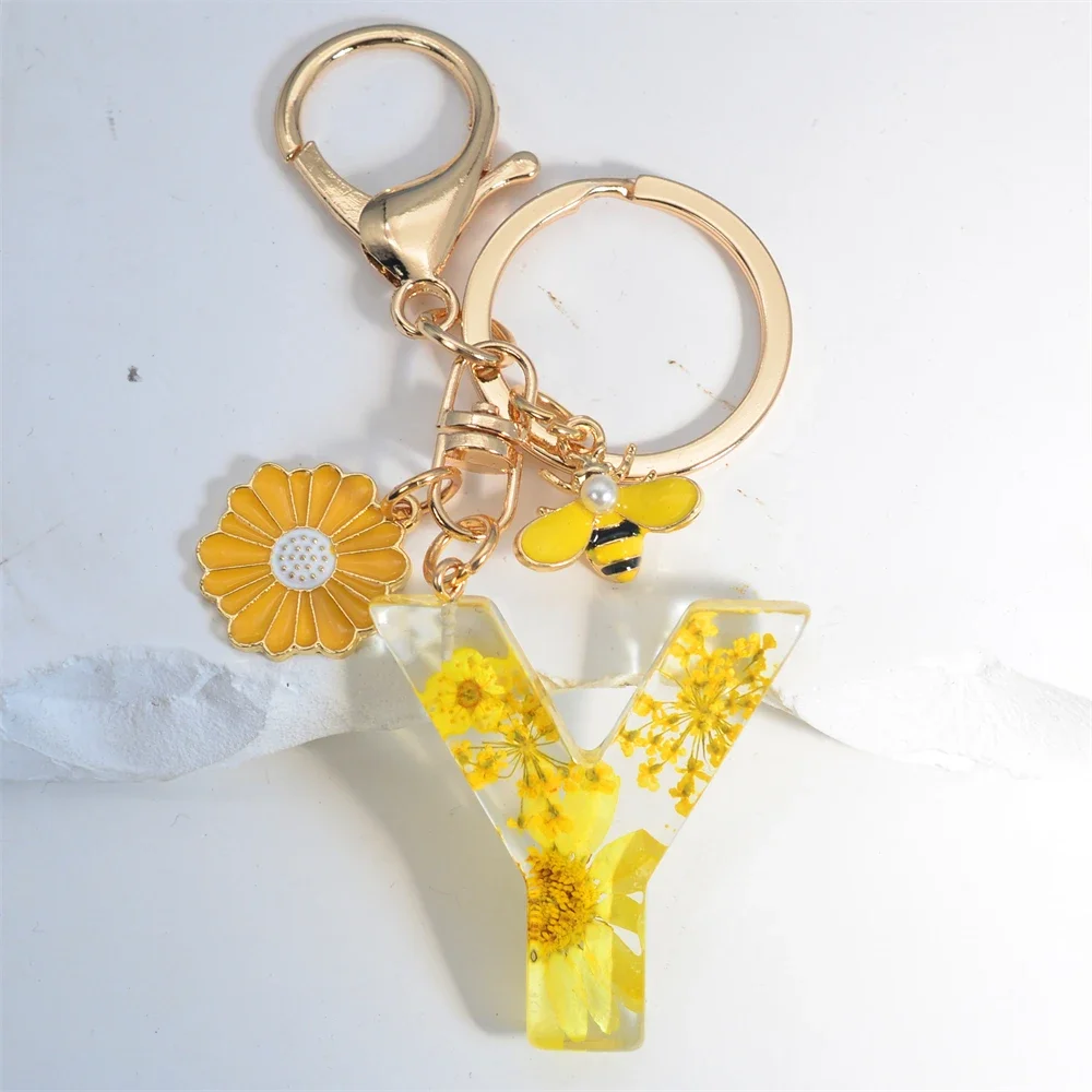 Fashion Yellow Sunflower A-Z Initial Letter Keychain Acrylic Daisy Bee Pendant Keyring For Women Bag Car Trinket Accessories