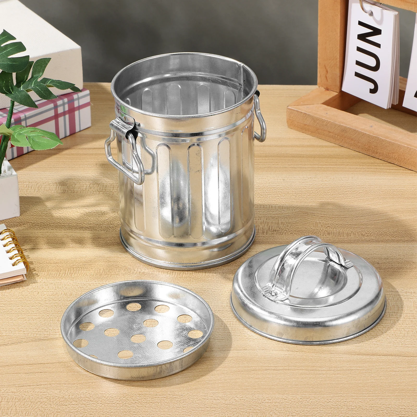 

1pc Rustic Galvanized Iron Bucket Ashtray with Lid Desktop Large Capacity Smoke Butt Holder Vintage Metal Container