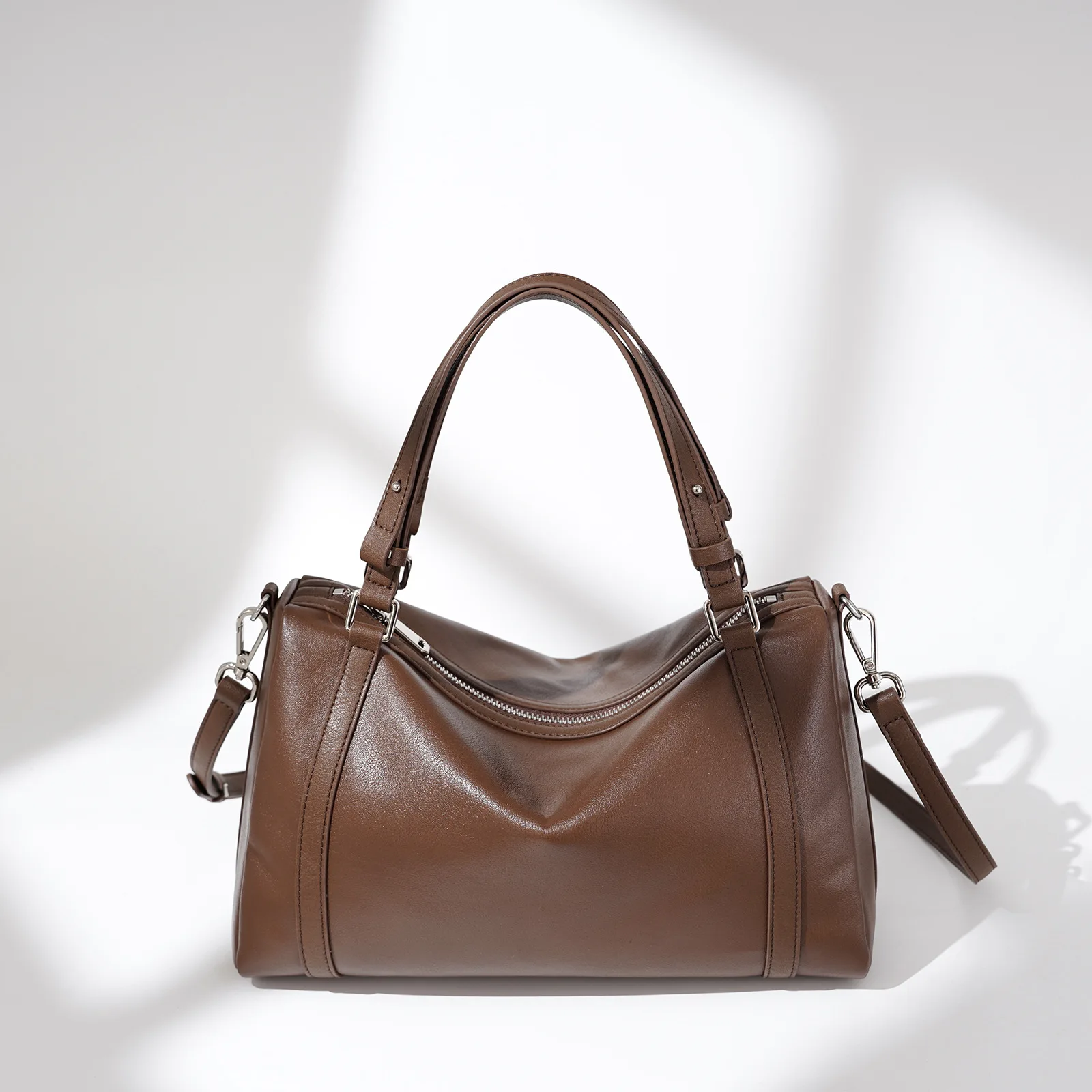 

Женская матовая сумка-подушка 2025: Новая, простая, в стиле Бостон, нишевая, повседневная, на плечо, кроссбоди, для поездок на работу и на каждый день