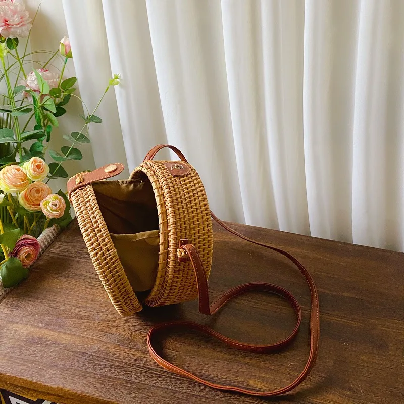 Wietnamska torba rattanowa Okrągła tkana torba na ramię Crossbody Damska torba ze słomy Podróżna torba plażowa nad morzem — zdjęcie 5