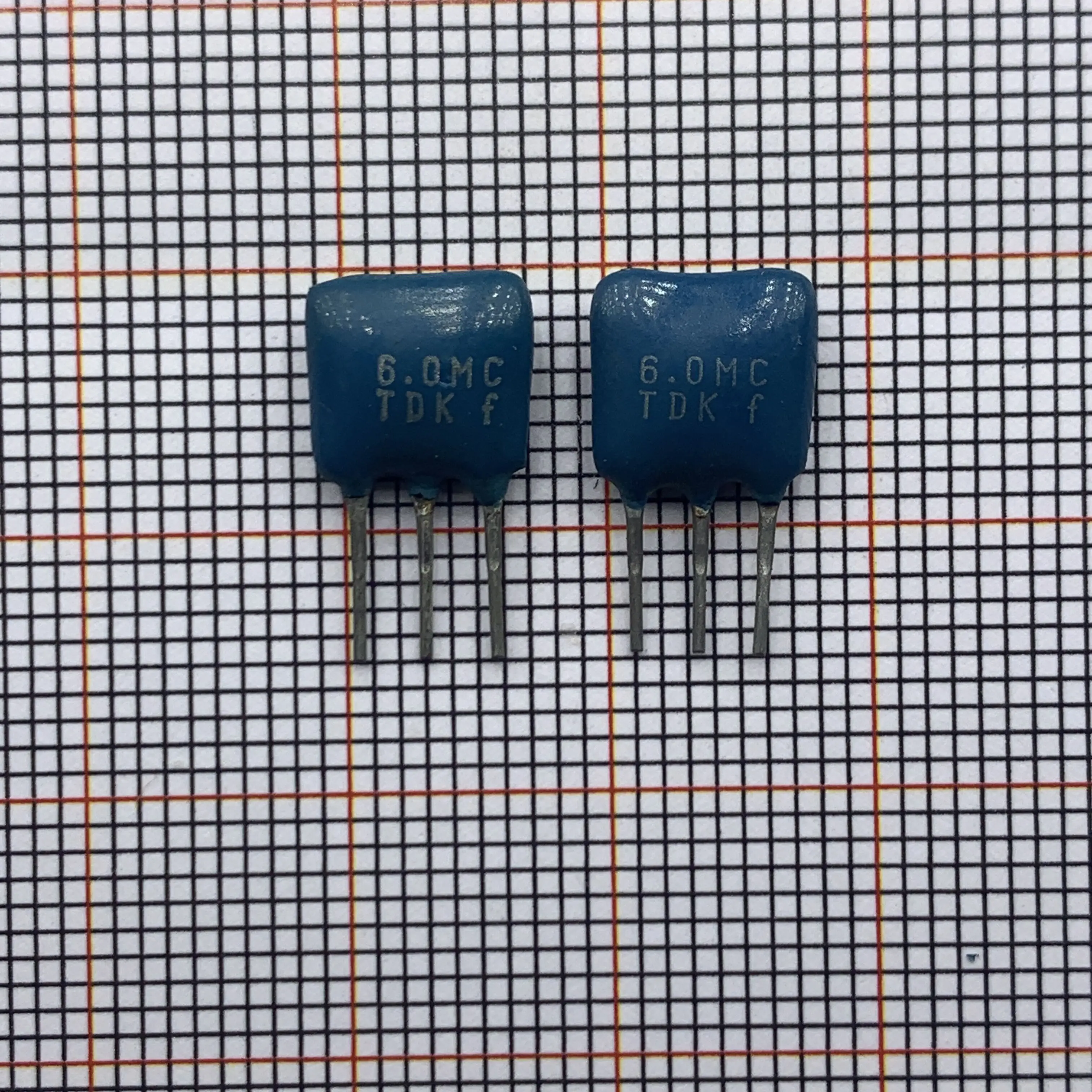 10pcs/ 6M original TDK FCR6.0MC5T 6MHZ 6.000MHZ in-line 3-pin ceramic crystal oscillator smooth surface