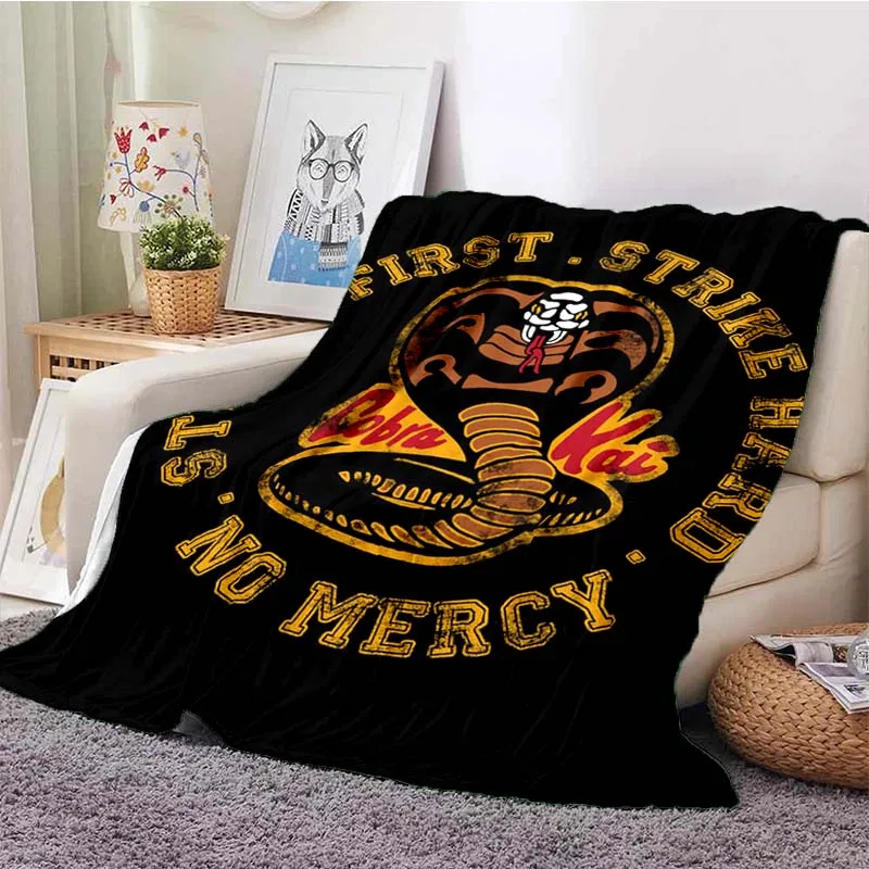 Cobra Fighting Icon Printed Flannel Blanket Portable warm and comfortable thin blanket, a must-have blanket for home and travel