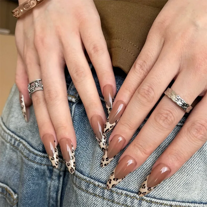 

24PCS Simple French Press on Nails with Glue Leopard Print Patterns Glossy Nude Almond Fake Nails for Women Wearable False Nails