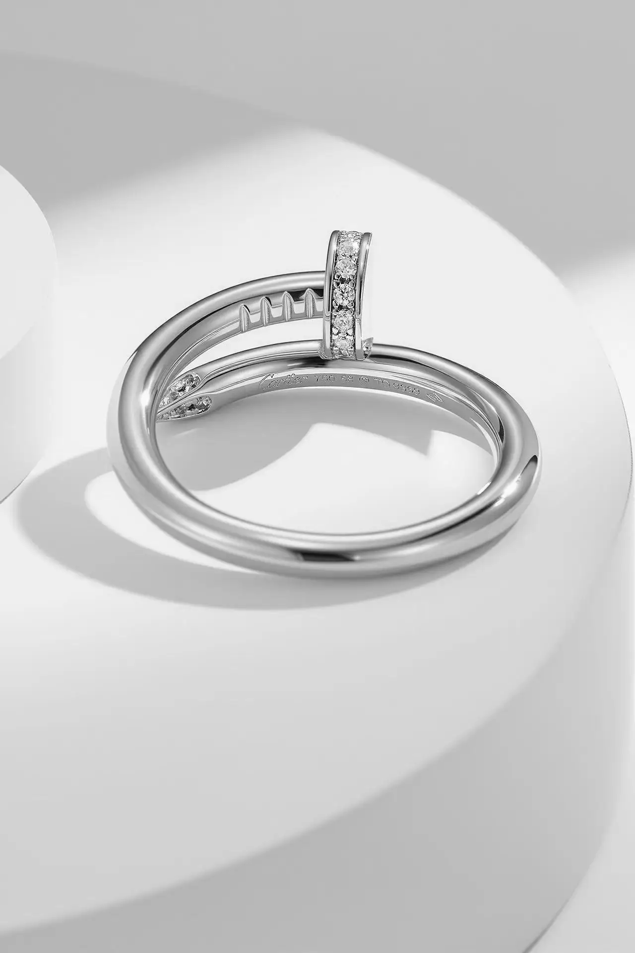 

Simple and unique women's earrings with a small number of European and American style fashion and versatile;