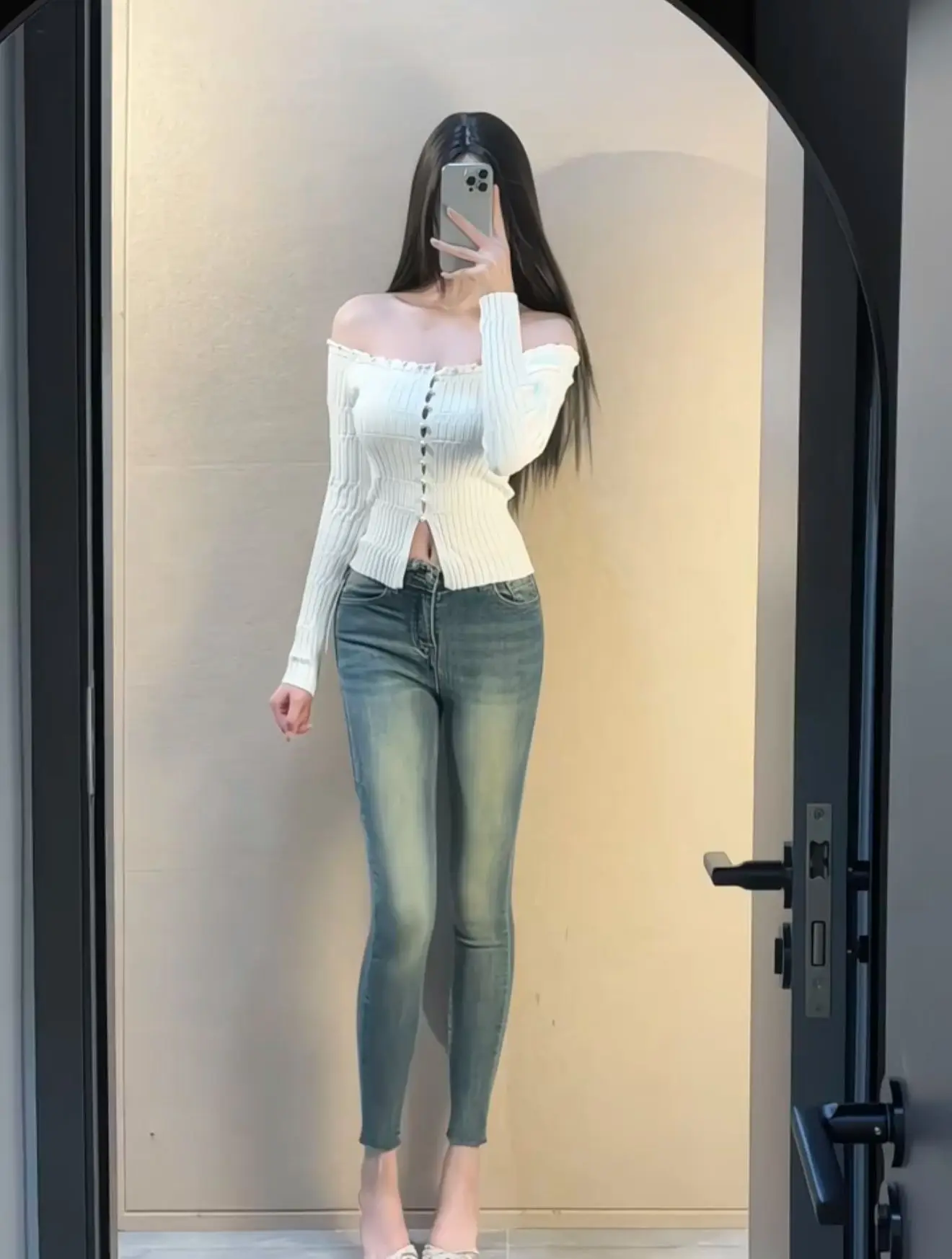 

Женские джинсы с высокой талией, эластичные, облегающие, осенние, с рваным краем, дизайнерские, зауженные к низу, из денима