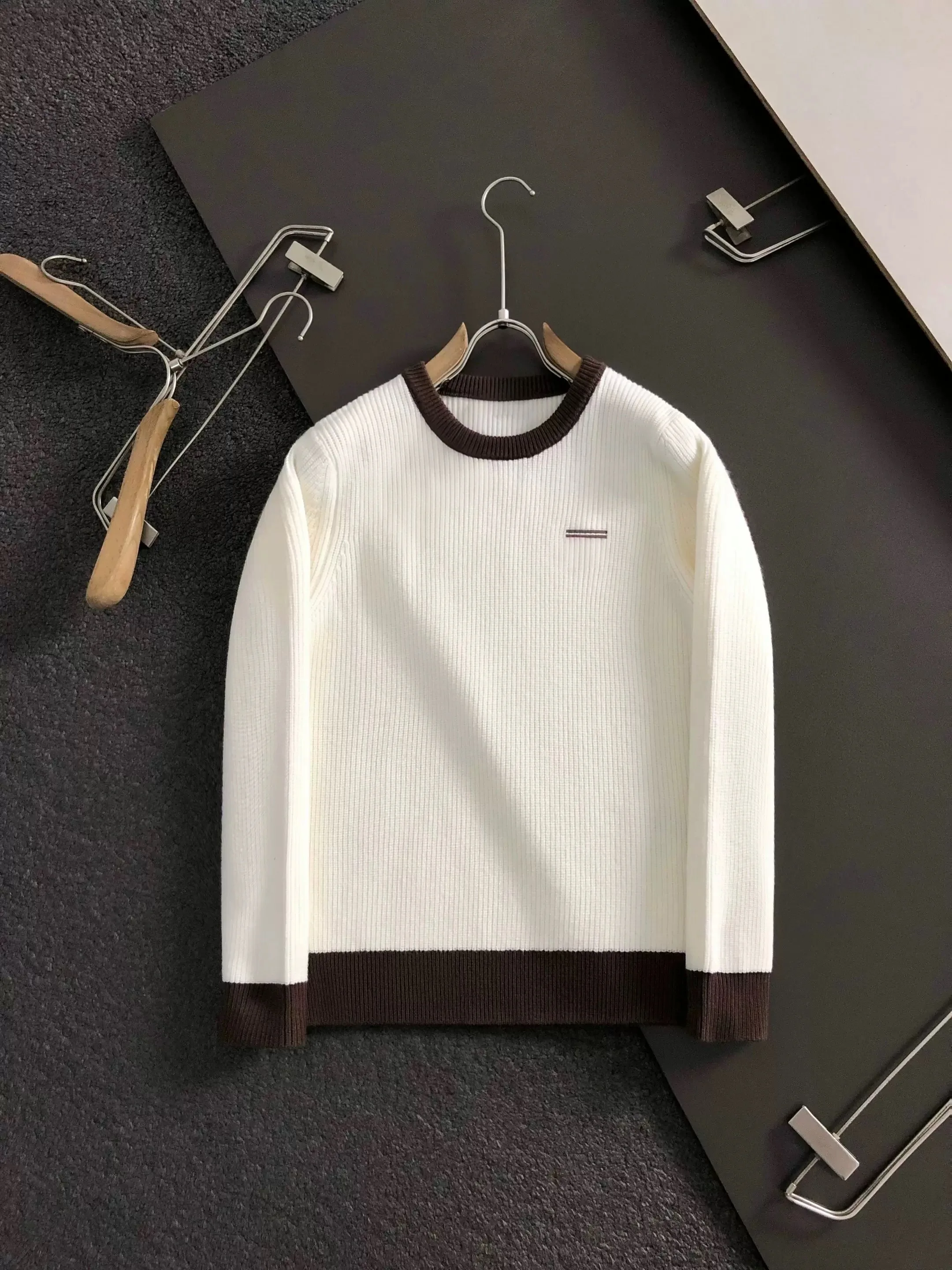 

Italian Sle Men's Knitted Sweater round Ne Wool Camere Autumn Winter New Arrival Color Blo Striped Letter Pattern