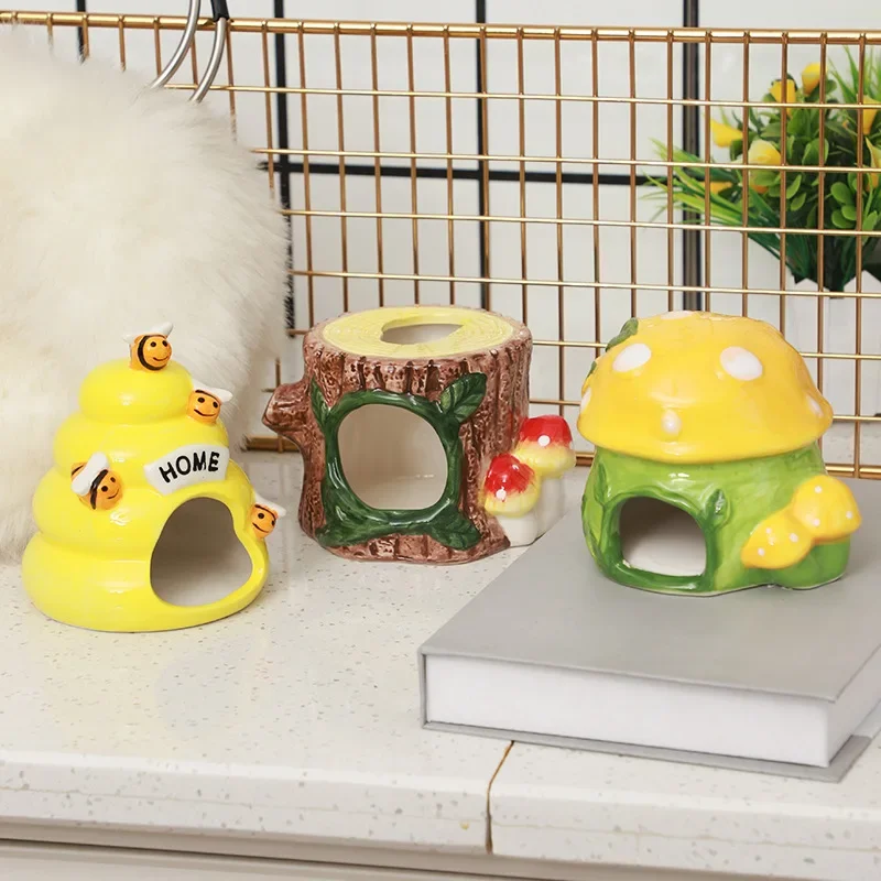 

Hamster ceramic nest to cool down and cool down in four seasons Creative forest stump Mushroom bee ceramic pet nest