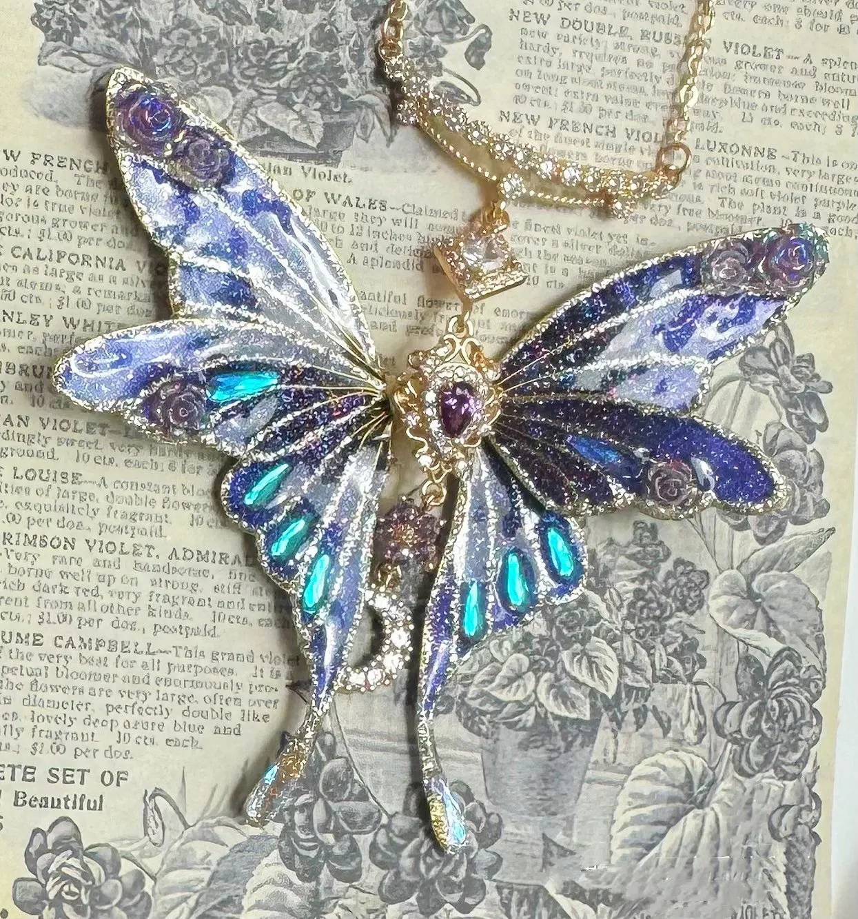 Women's crystal butterfly necklace，original ancient hand-made wire cutting process butterfly jewelry