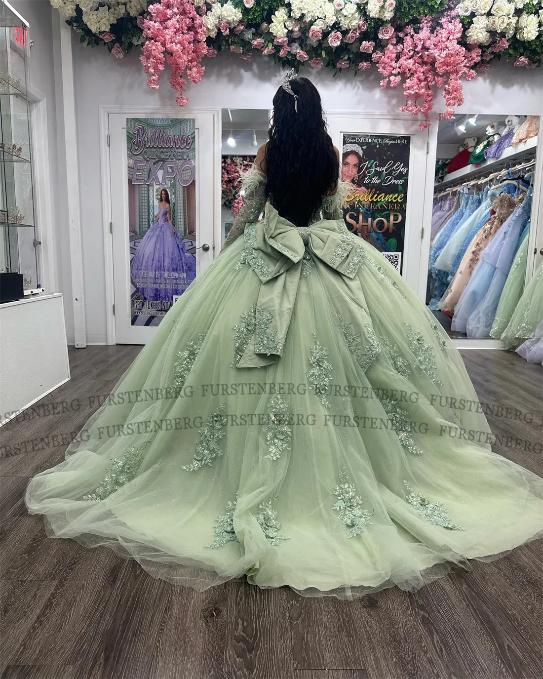 FURSTENBERG Princess Feather Quinceanera Dresses with Detachable Sleeves Lace Bespoke Occasion Dress Robe Rouge Bow Customized