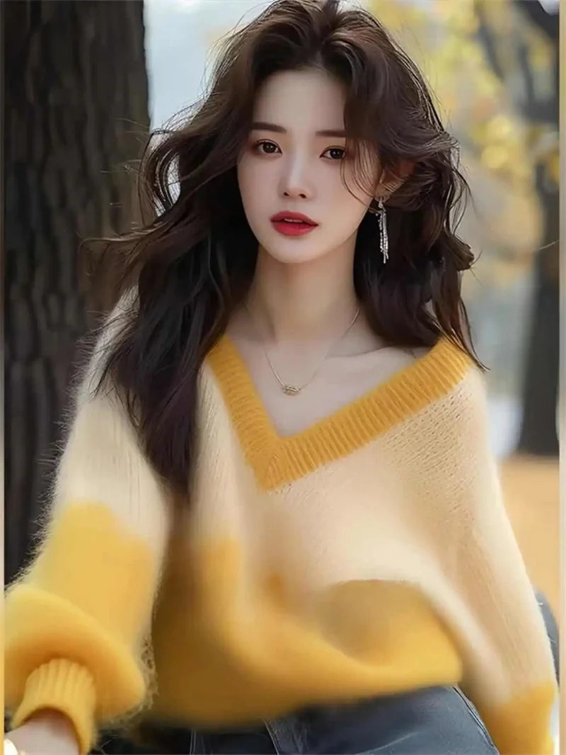 เสื้อสเวตเตอร์คอวีถักนิตเนื้อนุ่มทรงหลวมสไตล์ลำลองใหม่ ดีไซน์โดดเด่นสวยงาม แฟชั่นผู้หญิงสำหรับฤดูใบไม้ร่วงและฤดูหนาว สีเหลือง