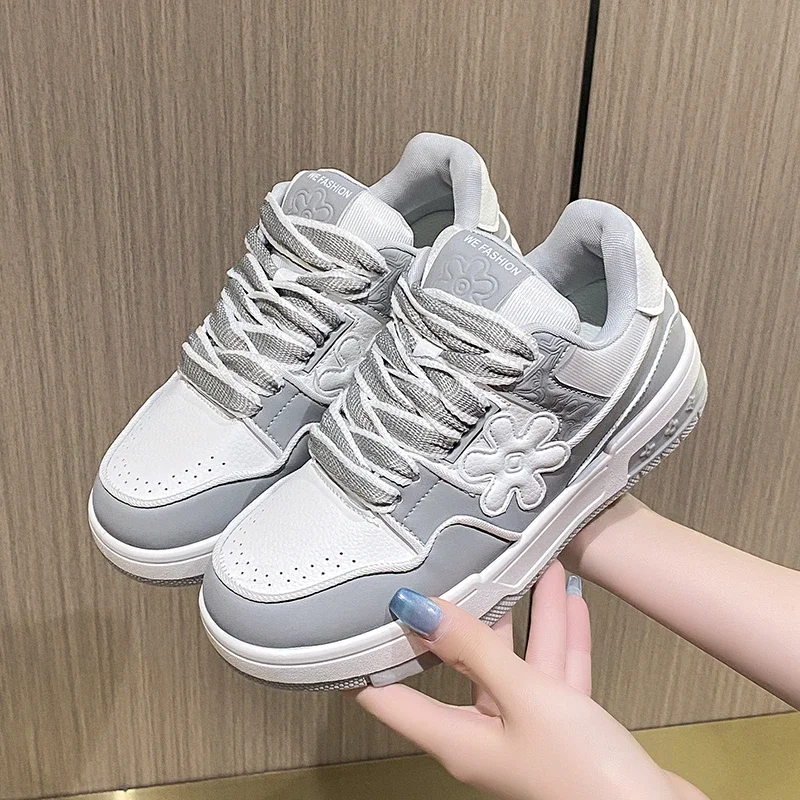 

Autumn Women Platform Sneakers Lace Up Non-Slip Wear-Resistant Bread Casual Sport Shoes Leisure Walking Vulcanized Shoes