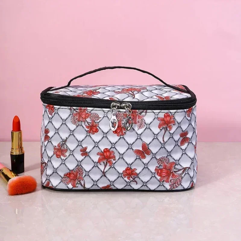 Bolsa de cosméticos con estampado de mariposa para mujer, bolso de mano portátil de gran capacidad para viaje, almacenamiento de artículos de tocador, herramientas de manicura