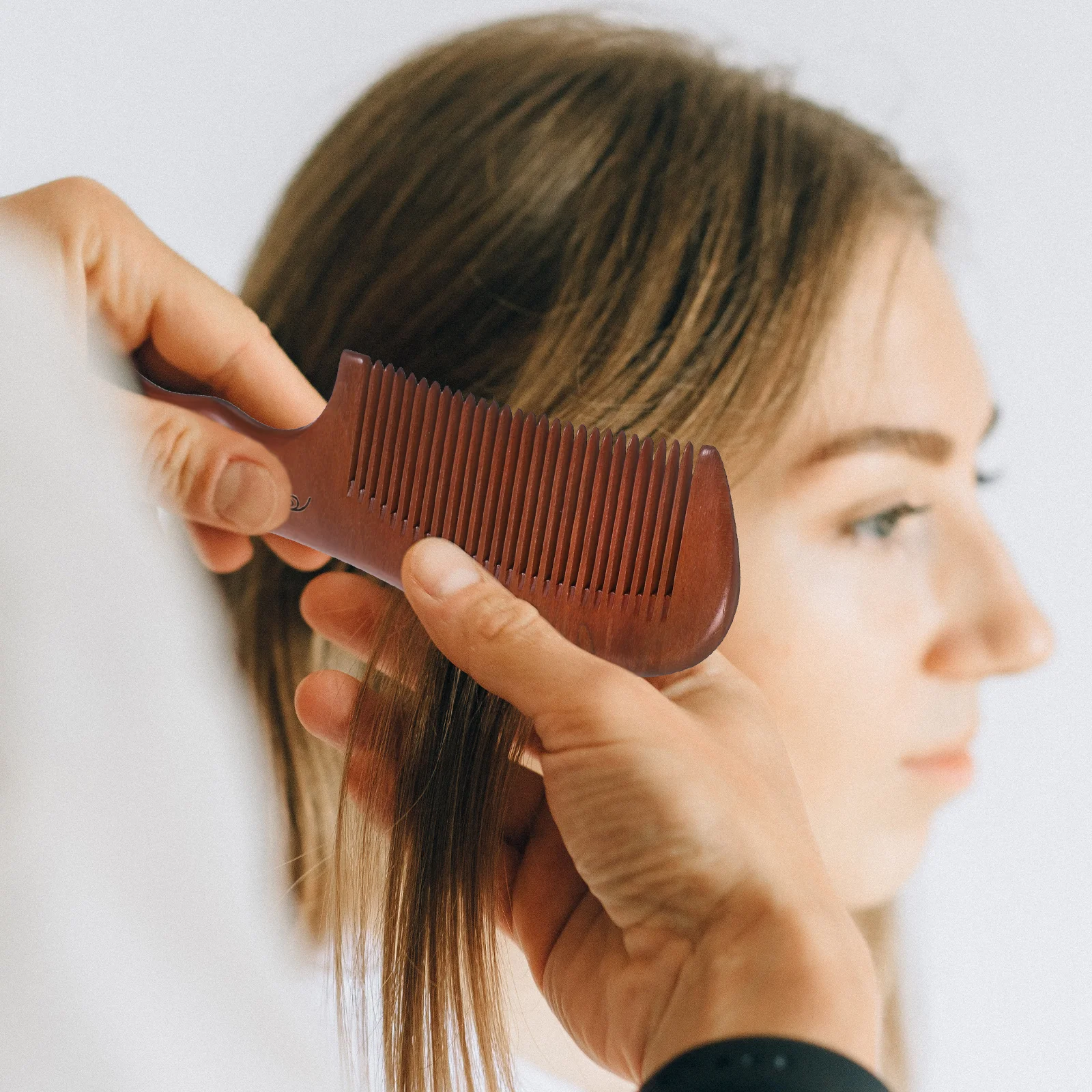 

Natural Wood Woman Hair Comb Solid Sandalwood Build Anti Teeth Comfortable Scalp Massage Comb for Daily Grooming