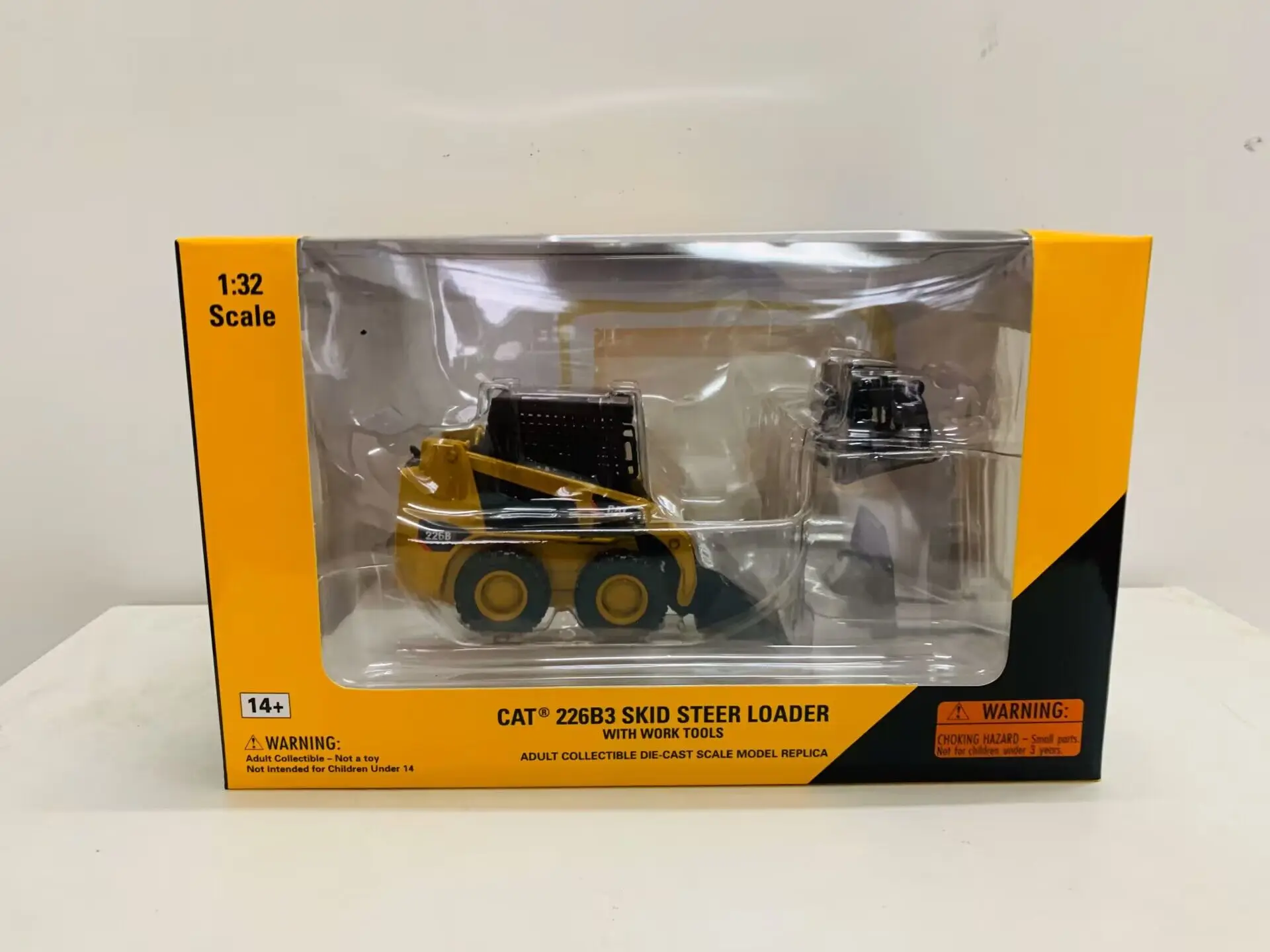 226B3 Skid Steer Loader 1:32 Scale Die-Cast Model 55268 New in Box