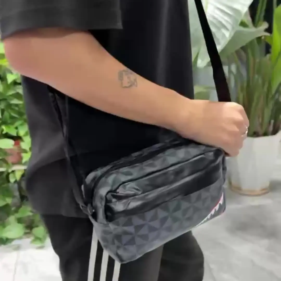 Bolsa crossbody masculina com padrão de tubarão ousado, prática, deslocamento diário, elegante, com vários bolsos, compacta, casual, bolsa de ombro