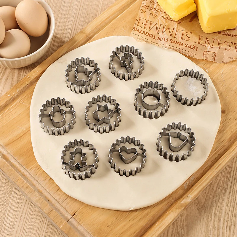 9Pcs/Set Stainless Steel Mini New Year Party Cookie Cutters Set Heart Snowflake Jingle Bell Gingerbread Mold Christmas Tree