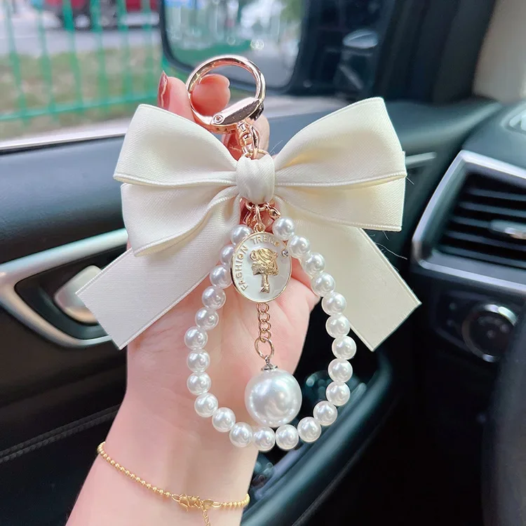 2023 Fashion Pearl Keychain Lovely Bow-tie Charm Key Chain for Handbag Purse Car Keyrings Decoration Jewelry Gift