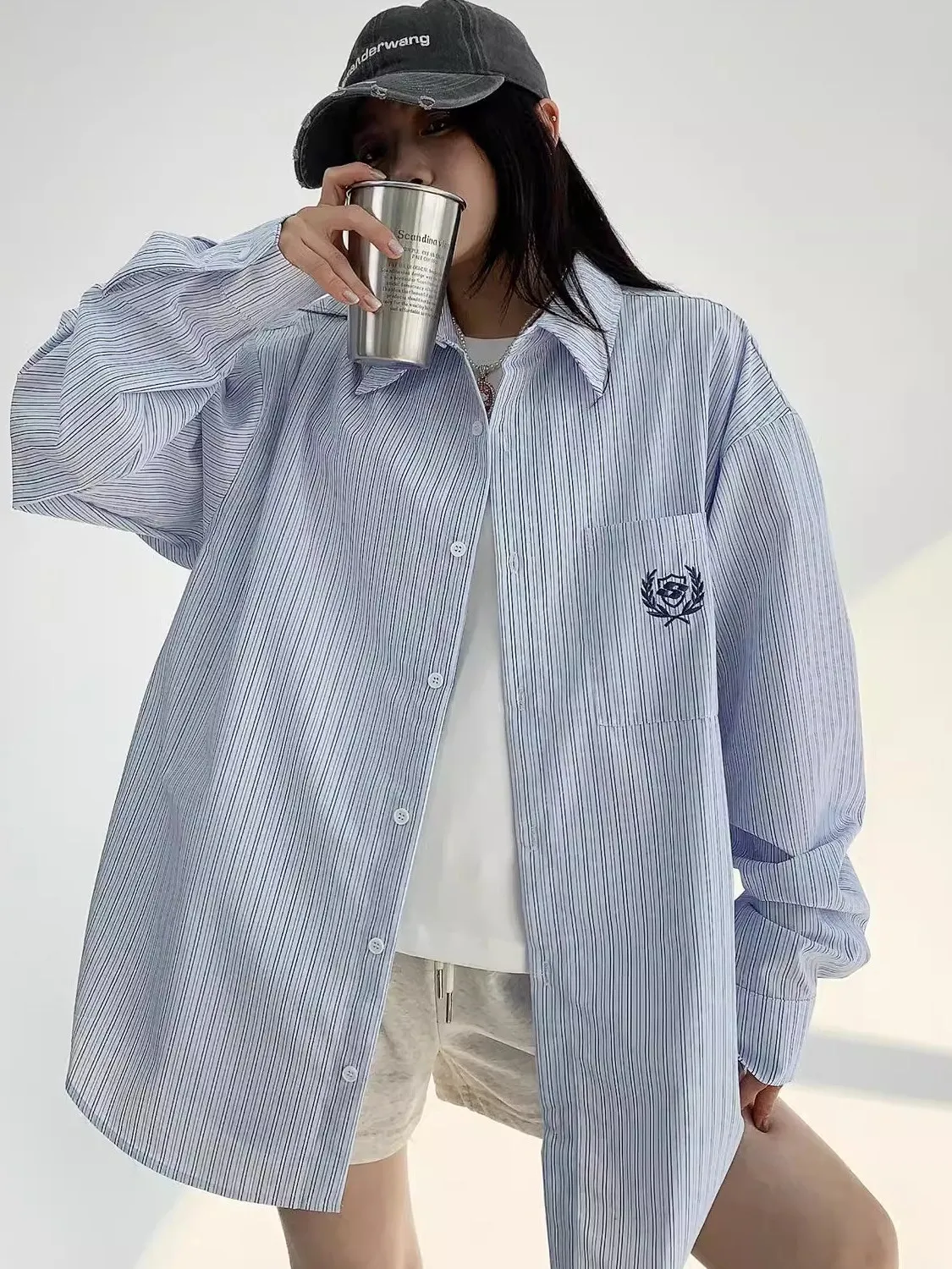 

Новая синяя полосатая рубашка с длинным рукавом и защитой от УФ-излучения 2025 года, повседневная свободная унисекс летняя рубашка, универсальная модель для города и офиса