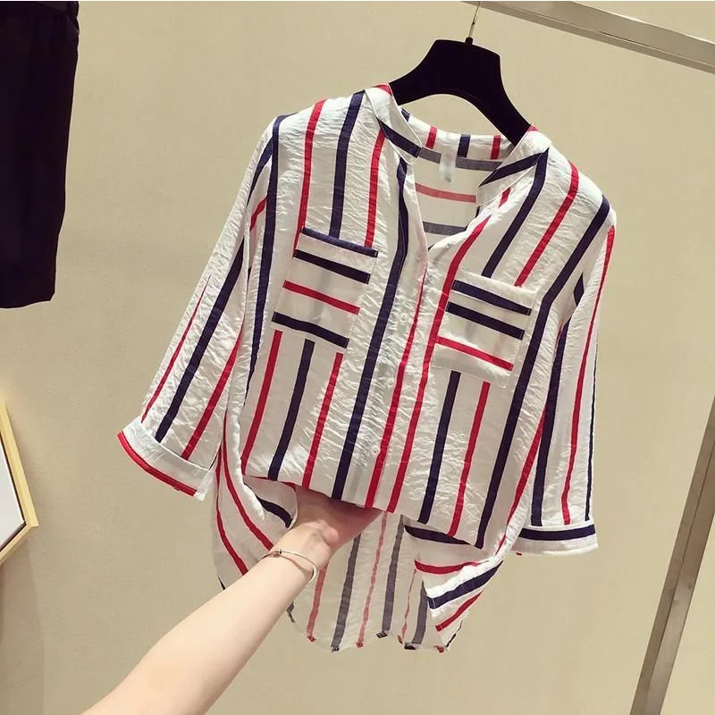 2024 New Summer KPOP Fashion Style Retro stile coreano sciolto Office Lady t-shirt per le donne a righe a maglia con scollo a V tasche top