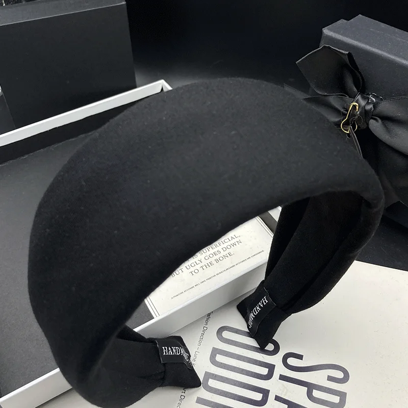 

Повязка на голову для женщин, модная и стильная, подходит для выхода в свет, с аксессуарами для волос и широкими краями.