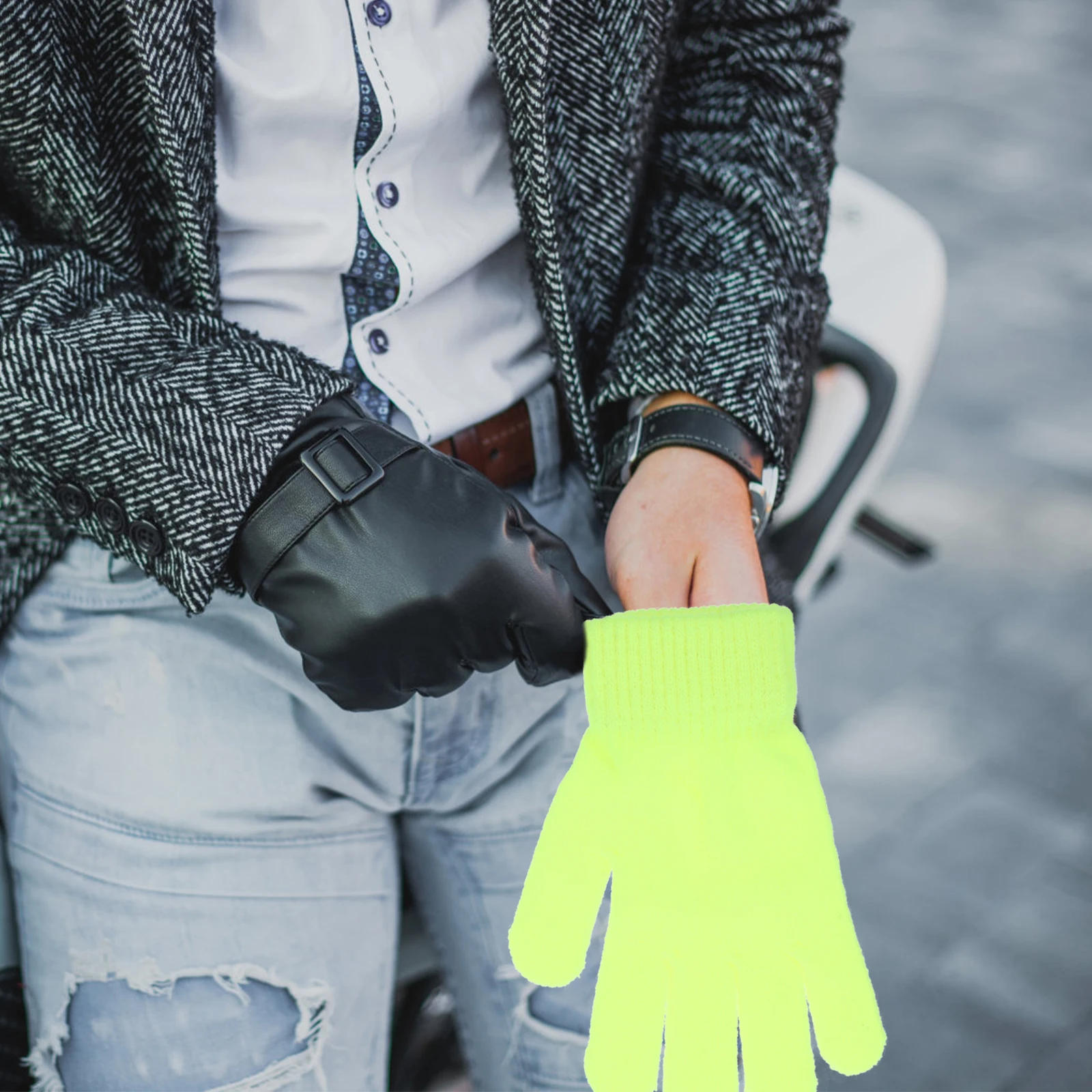 

4 Pairs Fluorescent Gloves Cold Weather Riding Biking Winter Warm Men Waterproof Knitted Glove Outdoor Accessory Moderate