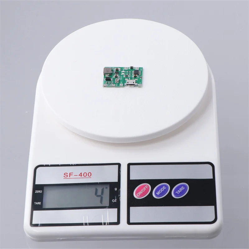 Multimetro da 3,7 V 4,2 V a 5 V 9 V 12 V 24 V USB agli ioni di litio 18650 Batteria al litio Ricarica e potenziamento Modulo regolabile integrato