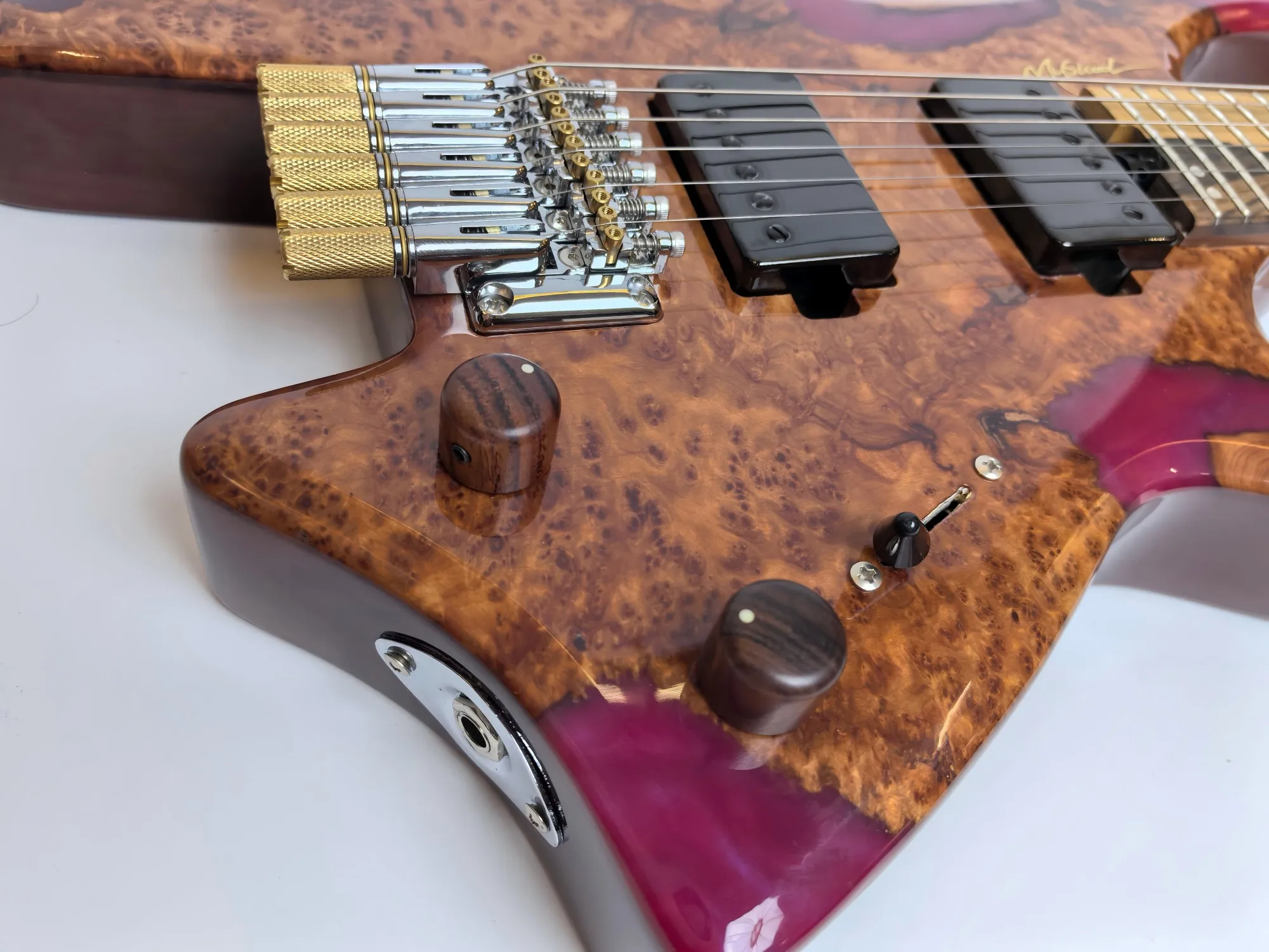 Factory direct, African mahogany, 24 products headless electric guitar,Acid wood fingerboard， stock 1, customizable.