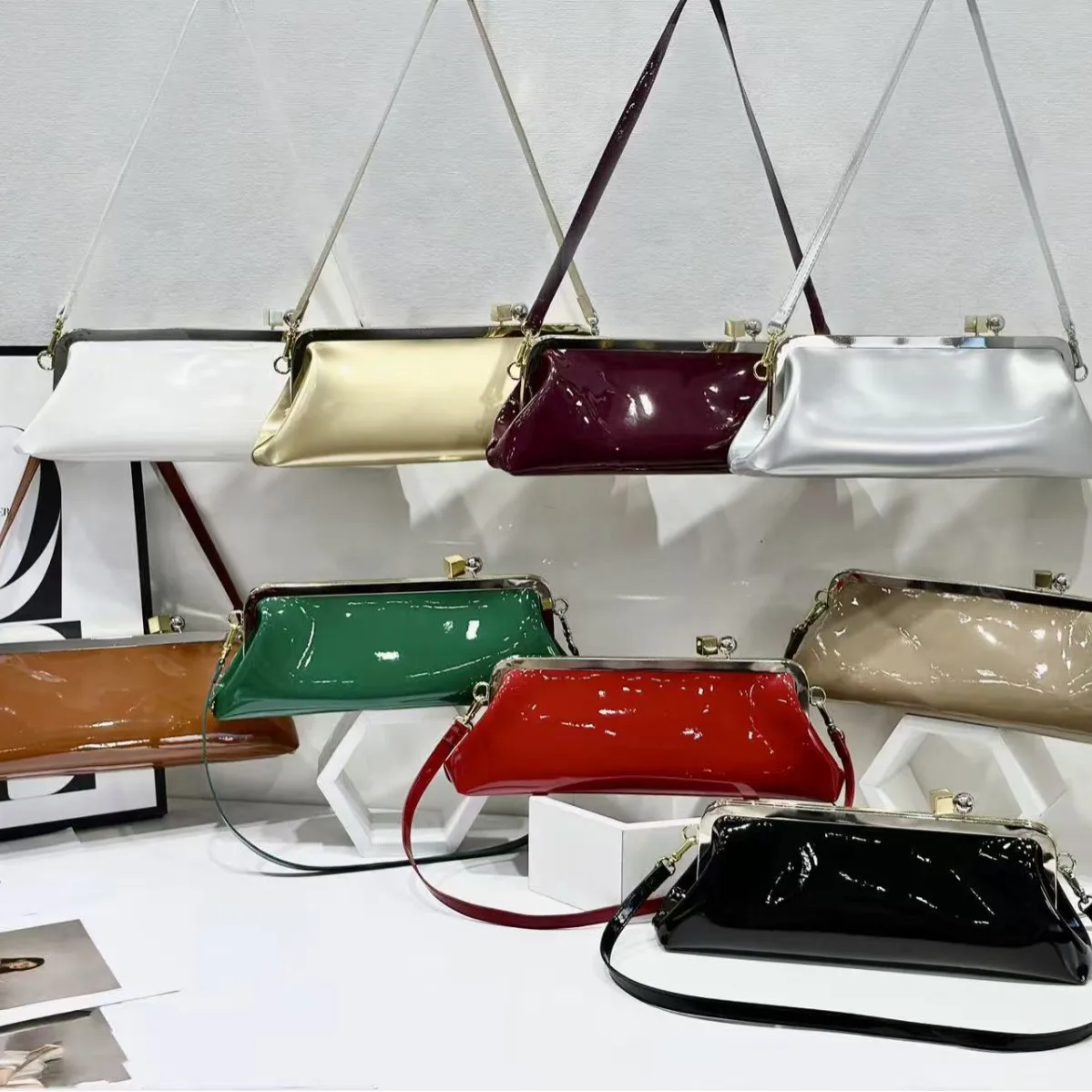 

2025 новый стиль, сумка с зажимом для оборудования, французская сумка, женская сумка из искусственной кожи, повседневная модная сумка на одно плечо и через плечо