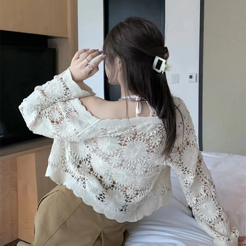 OUMEA Women Knitting Cotton Lace Crochet Cardigans Daisy Pattern Beach Cover Up Tops Long Sleeve Vintage French Style Tops