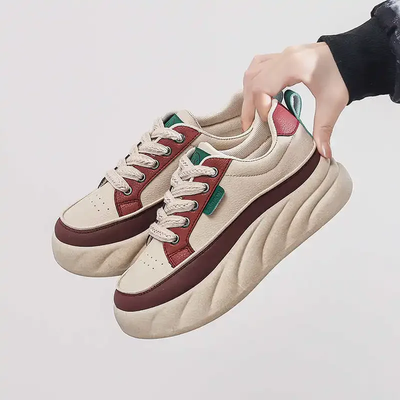 نعل سميك من الجلد الصديق للنساء مقاس 46 أحذية رياضية بدون كعب أحذية ذات علامة تجارية فاخرة أحذية رياضية إعادة البيع عشرات صالة الألعاب الرياضية الفاخرة