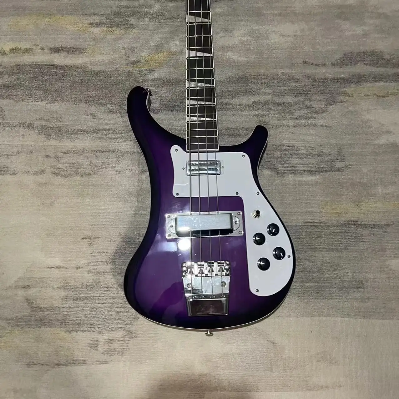 In stock, 4 chord low bass Rickenbacker electric bass with gradient purple body. Real pictures of the shipped item. Order and sh