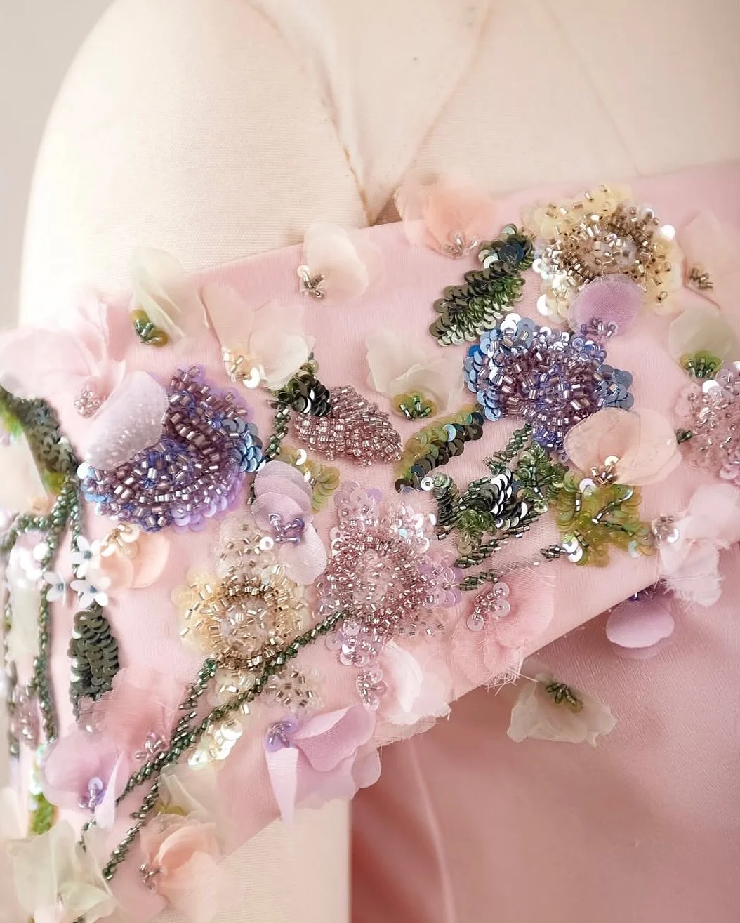 Dubajskie Skromne Eleganckie Romantyczne Sukienki na Zamówienie na Formalne Okazje Różowe Bez Ramiączek Sukienki na Bal Wieczorowe Suknie na Przyjęcia فستان مناسبا