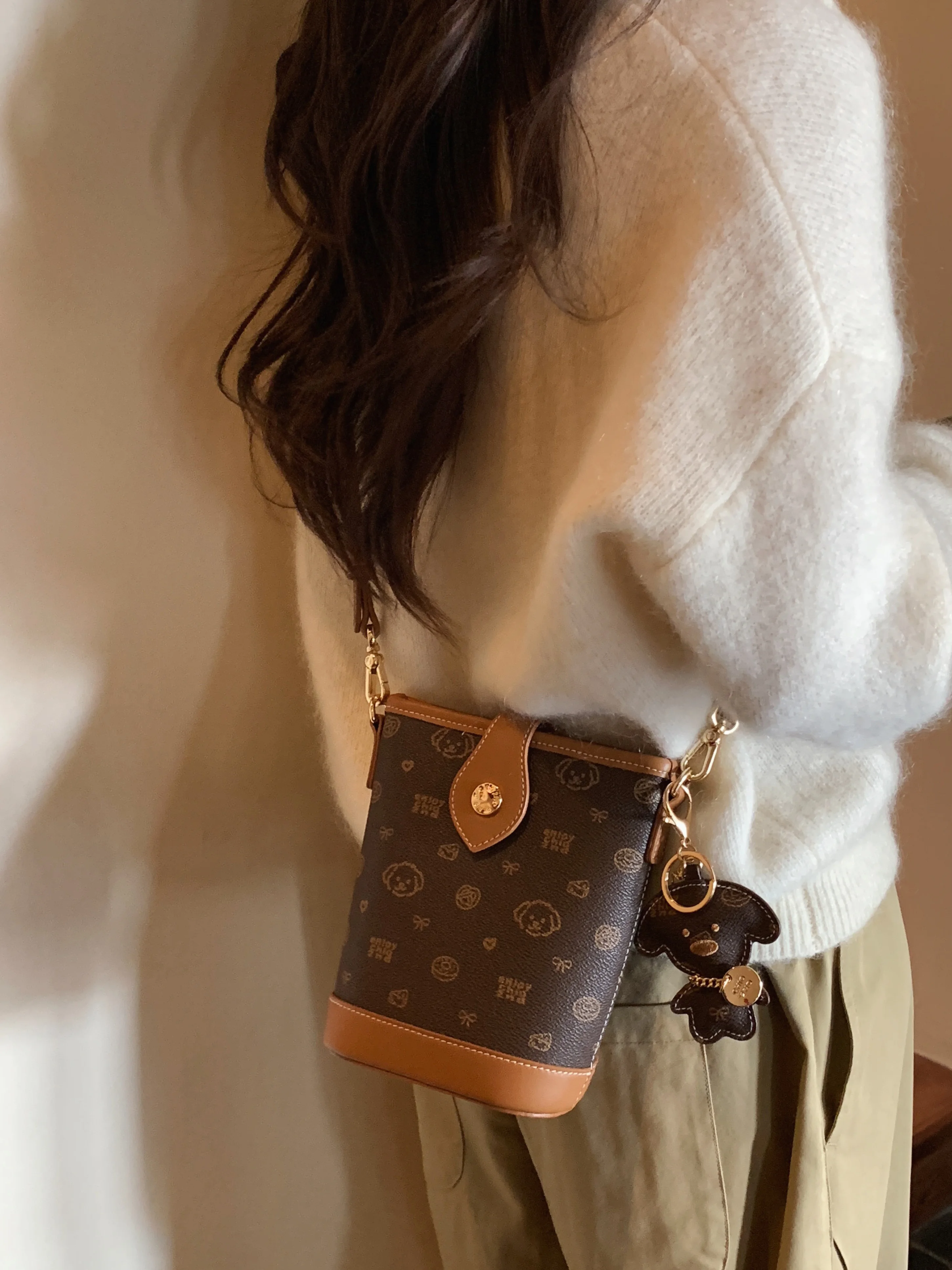 حقيبة دلو مائي للنساء 2025 حقيبة صغيرة بكتف واحد فائقة السخونة