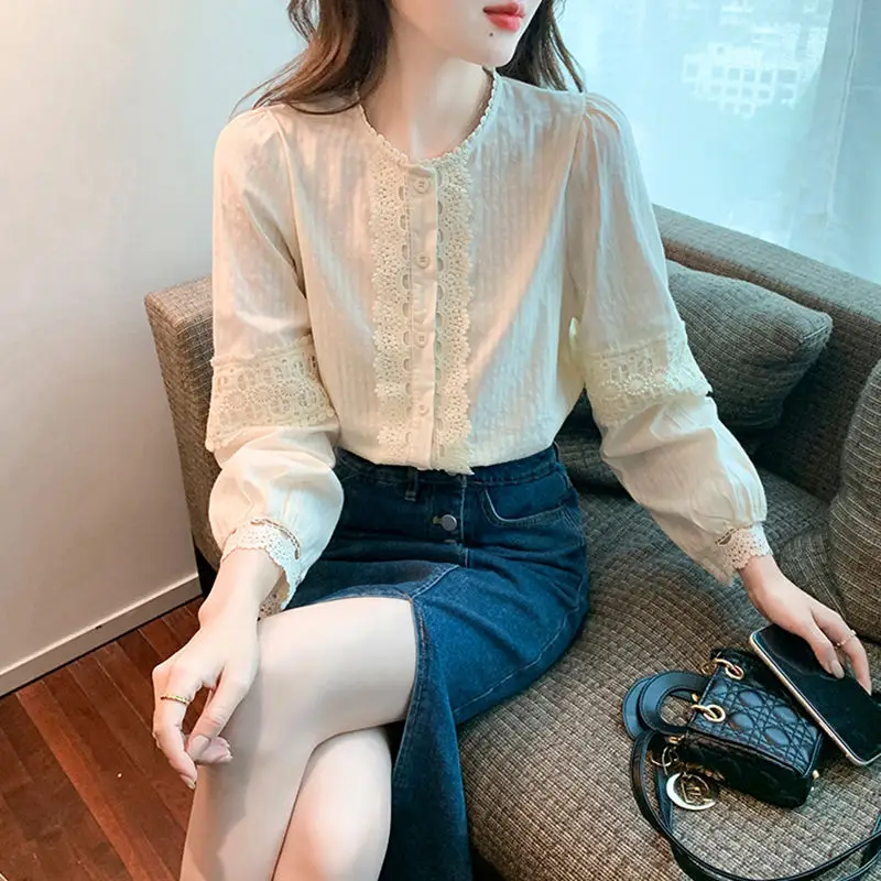 Sweet O-Neck Spliced Button Lace Blouses Women\'s Clothing 2023 Autumn Winter Loose Casual Tops Princess Sleeve Shirts